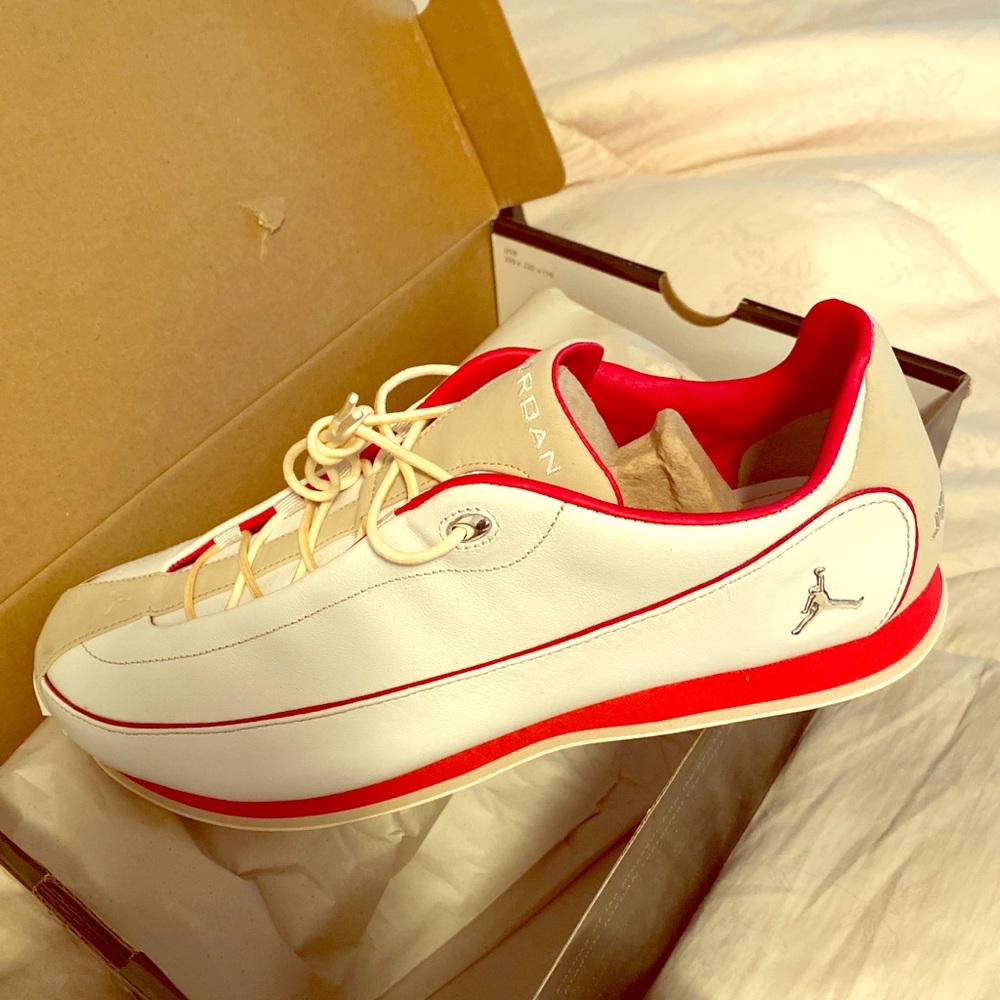 Women’s Nike air Jordan’s size 11, never worn